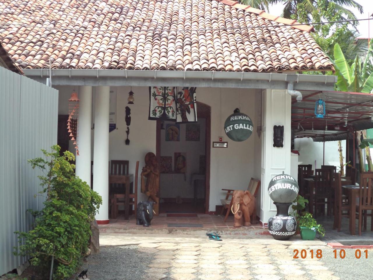 Rekha Art Gallery & Restaurant Bed and Breakfast Mirissa Exterior foto