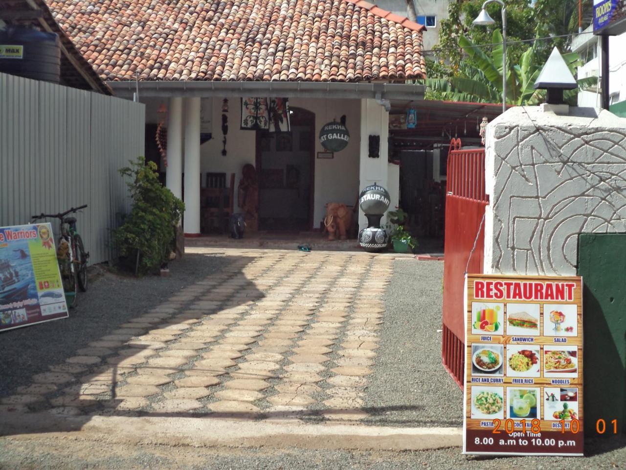 Rekha Art Gallery & Restaurant Bed and Breakfast Mirissa Exterior foto